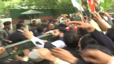 Rahul Gandhi Welcomed by Supporters on His Arrival at Delhi Residence After Completing Bharat Jodo Yatra (Watch Video)