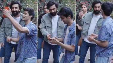 Miffed Ranbir Kapoor Throws a Fan's Mobile Phone Away; Is This a Promotional Gimmick or For Real? (Watch Video)