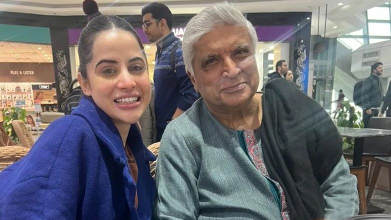 Uorfi Javed Meets Javed Akhtar, Takes a Dig at Trolls by Calling the Veteran Star Her 'Grandfather' (View Pic)