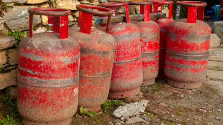 Gujarat Budget 2023: State Govt To Provide Two Cooking Gas Cylinders Free of Cost Every Year to 39 Lakh Families Under Ujjwala Yojana