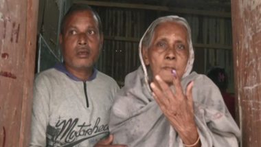 Tripura Assembly Elections 2023: CAPF Personnel Helps Octonegenarian Lady to Cast Vote in South Belonia