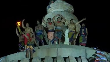 Maha Shivratri 2023: ‘Mahadeepa’ Lifted Atop Lingaraj Temple in Bhubaneswar in Presence of Devotees (Watch Video)