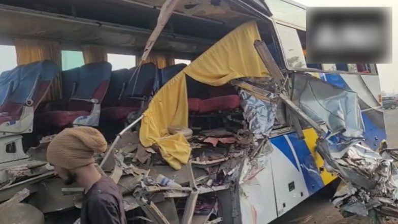 Maharashtra Road Accident: Bus Collides With Truck on Pune-Solapur Highway; Four Killed and 20 Injured (See Pics)