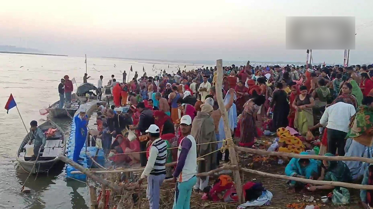 Agency News Devotees Take Holy Dip In River Ganga In Varanasi On Occasion Of Magh Purnima