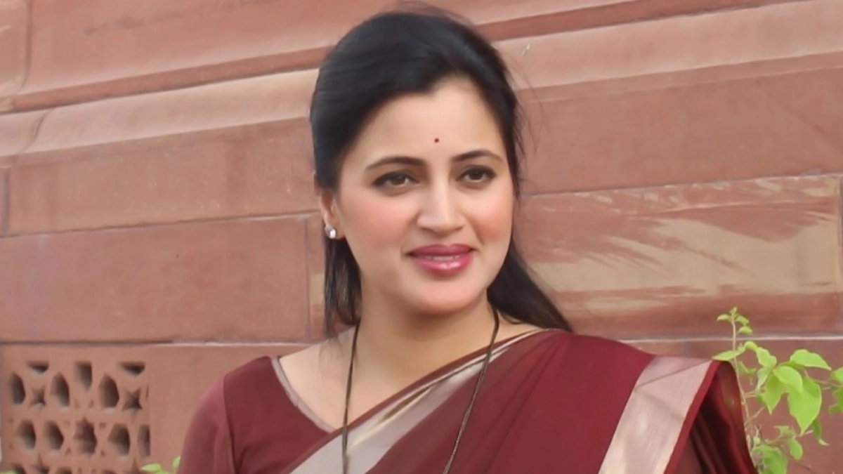 Live-In Relationship Not Our Culture, Says MP Navneet Rana; Slams Same-Sex  Marriages (Watch Videos) | 📰 LatestLY