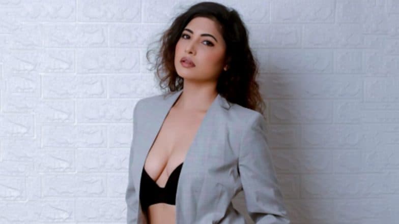 Poonam Rajput Talks About Her Role In Chaar Chappalein
