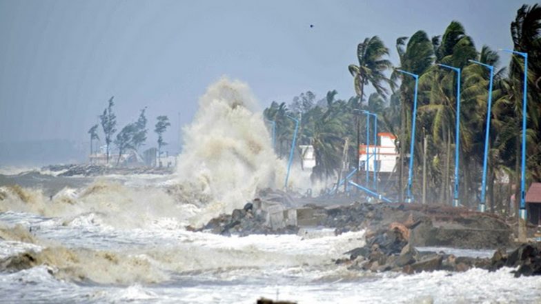 Weather Forecast for Tamil Nadu and Puducherry: IMD Warns for Stormy Winds in Coastal Regions; Asks Fishermen Not To Venture Into Seas Till February 2