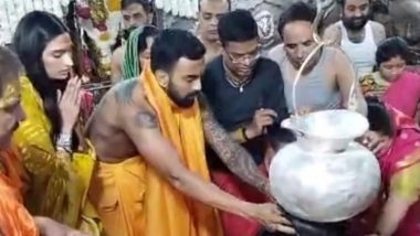 KL Rahul Visits Mahakaleshwar Jyotirlinga Temple With Wife Athiya Shetty Ahead of IND vs AUS 3rd Test, 2023 (Watch Video)