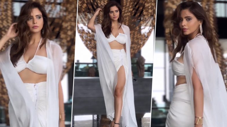 Aamna Sharif in Sexy White Bikini Top Paired With Thigh-High Slit Skirt Is a Sight to Behold (Watch Video)