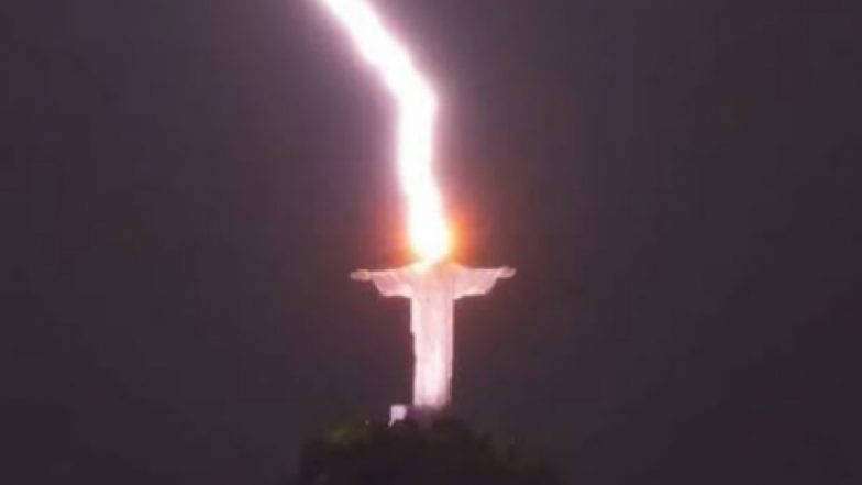 Lightning Hits Christ The Redeemer Statue In Brazils Rio De Janeiro Breathtaking Pictures Go 