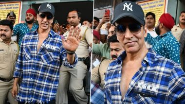 Akshay Kumar Snapped at Andheri RTO Office for His International Driving License (View Post)