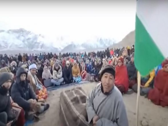 India News | Ladakh: Reformist Sonam Wangchuk Ends Five-day Hunger Strike, but Gets Support for 6th Schedule Demand - Vimarsana News