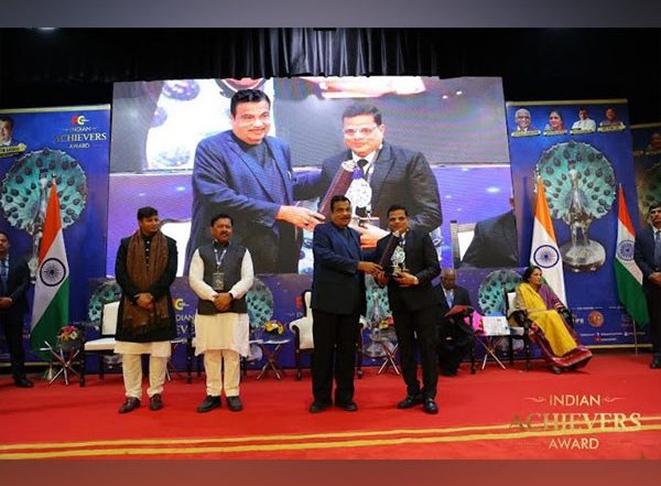 Business News | Chairman of Mangal Credit & Fincorp Ltd. Awarded with Indian Achiever's Award 2023 by Union Minister Nitin Gadkari