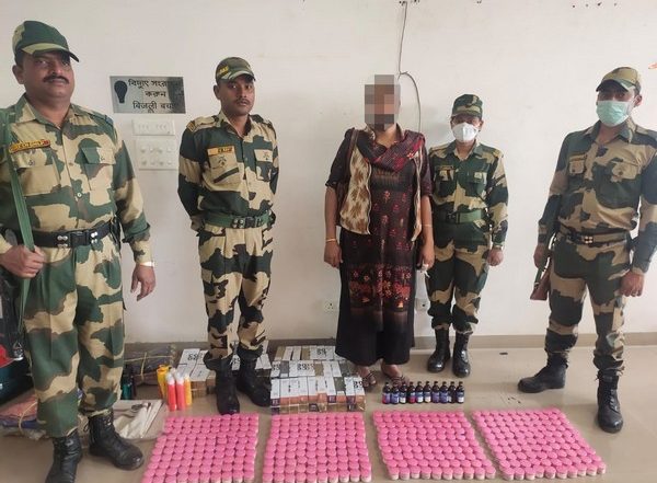 India News | BSF Jawans Foil Smuggling Bid on India-Bangladesh Border; 1 Bangladeshi Woman Held