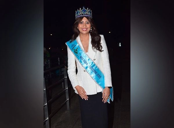 Business News | Mrs Universe India Aditi Sharma Spotted at Mumbai Airport as She Leaves for the Mrs Universe Competition