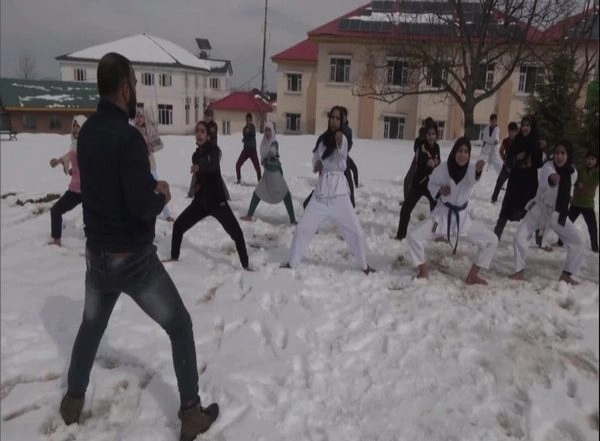 India News | Girls of Far Flung Areas of J-K's Budgam Learn Martial Arts Amid Snowfall