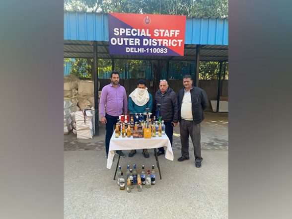 India News | Delhi: Restaurant Owner Arrested for Serving Liquor, Hukkah Without Licence - Vimarsana News