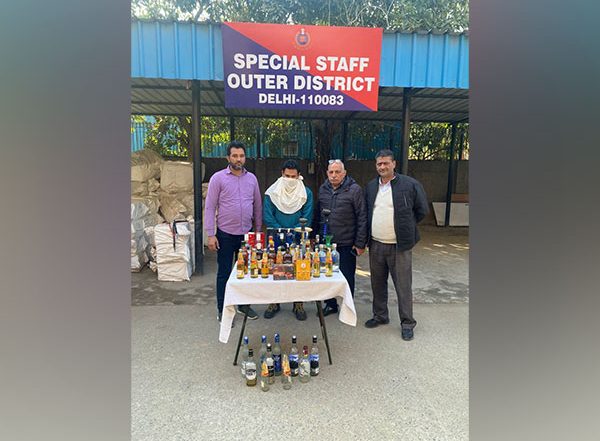 India News | Delhi: Restaurant Owner Arrested for Serving Liquor, Hukkah Without Licence