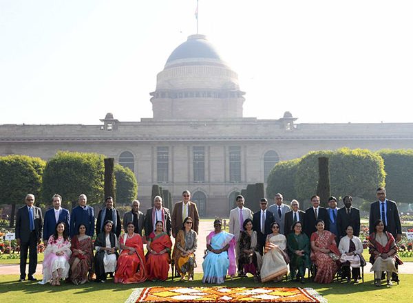 India News | CJI Chandrachud, Supreme Court Judges Visit Rashtrapati Bhavan's Amrit Udyan on President's Invitation