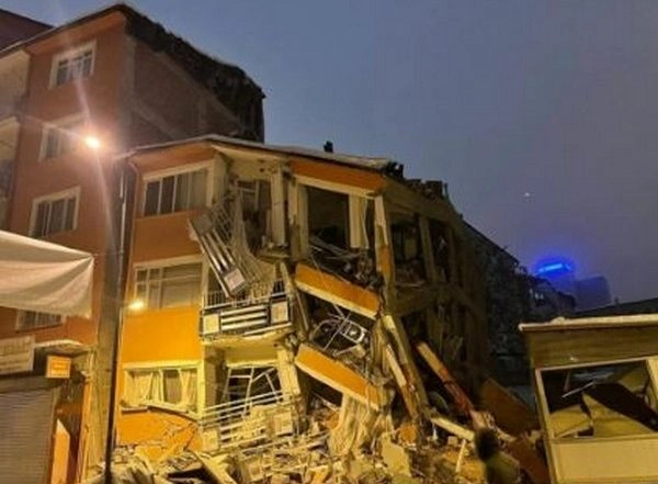 World News |  Second Earthquake of 7.5 Magnitude Hits Turkey