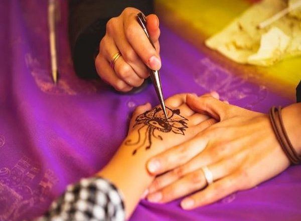 India News | Unusual Case Study of Mehndi Smell Leading to Seizures in 9-yr-old Girl
