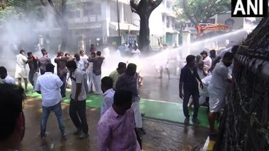 India News | Kerala: Youth Congress, Police Engage in Scuffle, Lathicharged, Water Cannons Used to Disperse Protestors Against Budget
