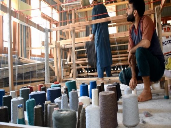 India News | 1.50 Lakh Handloom Agencies, Weavers, 26,644 Artisans On-boarded on GeM Portal: Centre - Vimarsana News