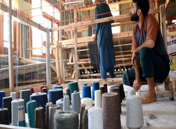 India News | 1.50 Lakh Handloom Agencies, Weavers, 26,644 Artisans On-boarded on GeM Portal: Centre
