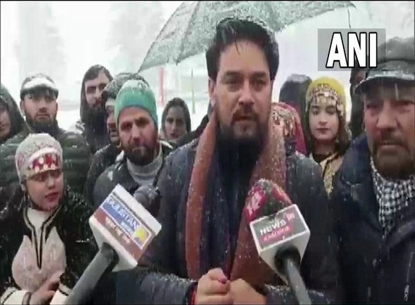 Sports News | Anurag Thakur Plays Cricket with Locals Amid Snowfall in Gulmarg