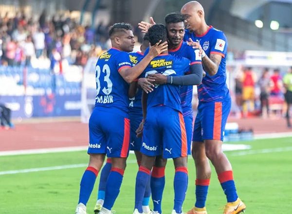 Sports News | ISL: Bengaluru FC Lock Horns with Rivals Kerala Blasters in Crucial Clash Amid Playoff Race