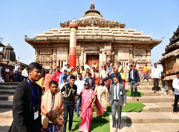 India News | Prez Murmu Visits Lingaraj Temple on Second Day in Odisha