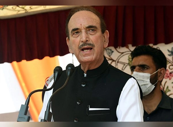 India News | Ghulam Nabi Azad Lauds WB CM Mamata Banerjee for Providing Good Healthcare Services to People