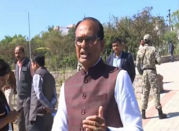 Madhya Pradesh CM Shivraj Singh Chouhan Attacks PCC Chief Kamal Nath, Says 'Preparing A Note of Lies'