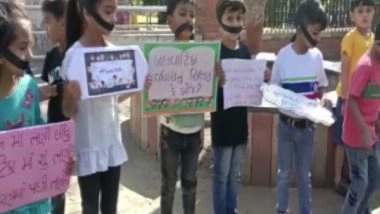 India News | Parents Protest in Vadodara, Demand Relaxation in Age Cap for Wards' Admission to Class 1