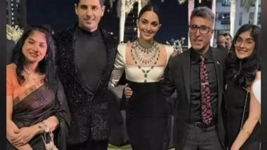 Entertainment News | Shershaah Reunion: Sid-Kiara's Picture with Captain Vikram Batra's Family at Reception Goes Viral