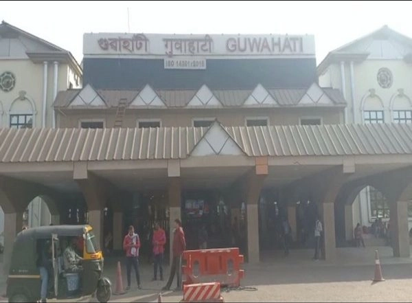 India News | Guwahati: 4.89 Kg Opium and 1kg Gold Recovered from Tejas Express, 2 Held