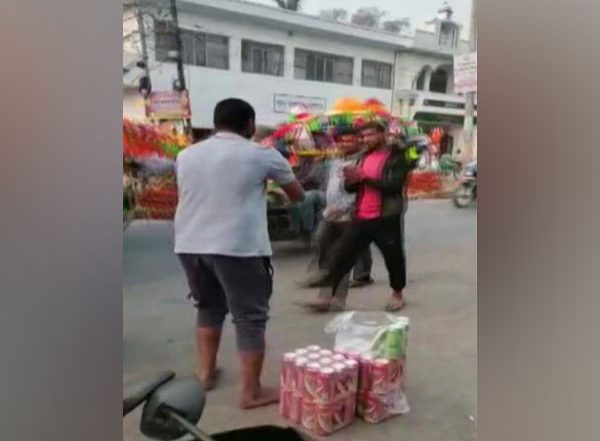 Uttar Pradesh: Man Offers Beer to Kanwariyas in Aligarh, Arrested After Video Goes Viral