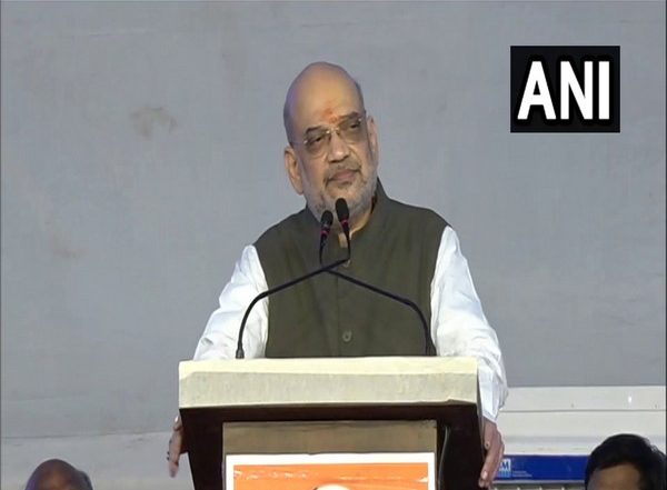 India News | Uddhav Thackeray Fell at Sharad Pawar's Feet for Chief Minister's Post: Amit Shah in Maharashtra