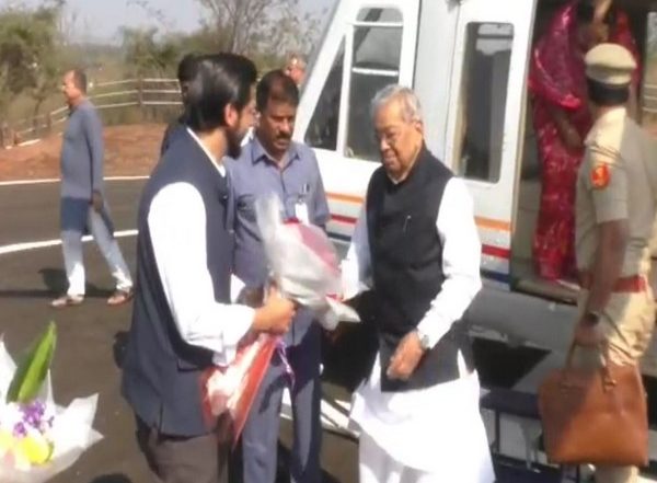 India News | AP Governor Biswabhushan Harichandan Visits Srisailam Temple