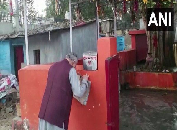 India News | UP FM Suresh Khanna Offers Prayer in Lucknow Temple Ahead of Presenting State Budget