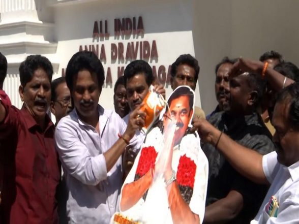 India News | EPS Supporters Burst into Celebrations After SC Allows Him to Continue as AIADMK's Interim General Secretary - Vimarsana News