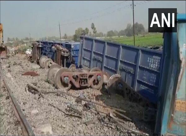 India News | 13 Wagons of Goods Train Derail in Bihar's Dehri