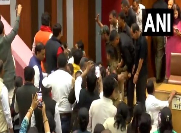 India News | BJP Files Complaint Against AAP Alleging Assault on Women Councillors in MCD House; AAP to File FIR Against BJP