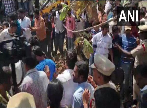 Dr Dharavathi Preethi Death: Last Rites of Warangal Medico Performed in Jangaon, ABVP Stages Protest