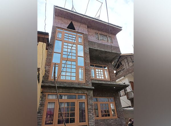India News | J-K: Special Investigation Unit Attaches Four Houses for Providing Shelter to Terrorists