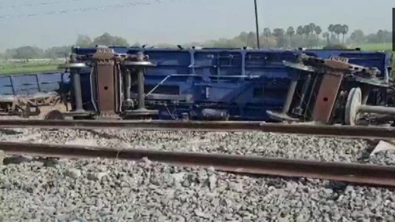 Bihar Train Derailment: 13 Bogies of Goods Train Derails Between Pahleja and Karabandia Railway Station (See Pics)