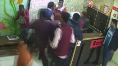 Uttar Pradesh: Group of Inebriated Men Hit Hotel Manager for Denying Room in Bijnor, Act Caught on CCTV Camera (See Pics)