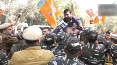 Delhi: BJP Workers Protest Outside AAP Office Against CM Arvind Kejriwal Over Alleged Liquor Scam (Watch Video)