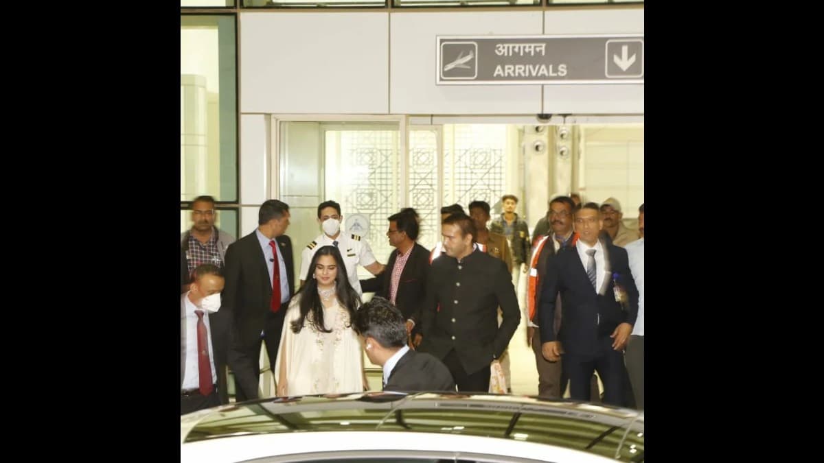 Agency News | Isha Ambani and Anand Piramal Arrive All Dressed Up for ...