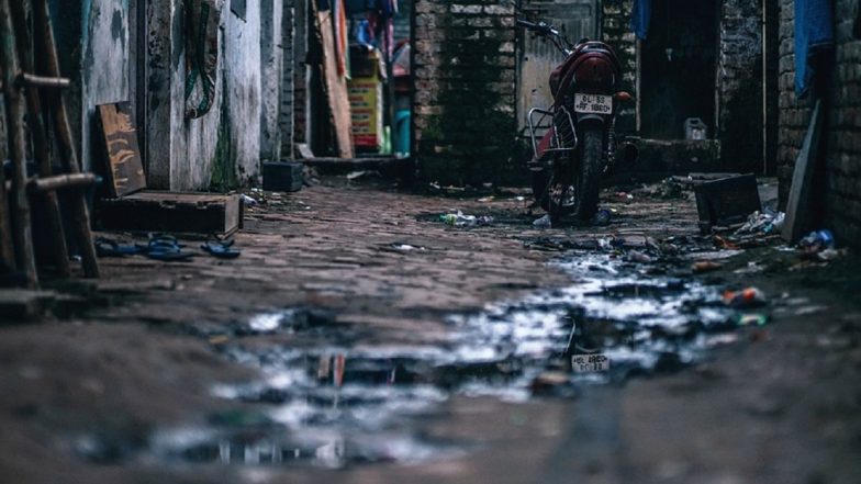 'Ghost Bike' Caught on Camera? Parked Motorcycle Suddenly Starts and Covers a Few Metres Before Falling in Maharashtra's Yeola, Video Goes Viral